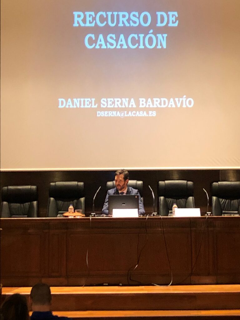 Daniel Serna en el Salón Carlos Carnicer del Colegio de Abogados de Zaragoza